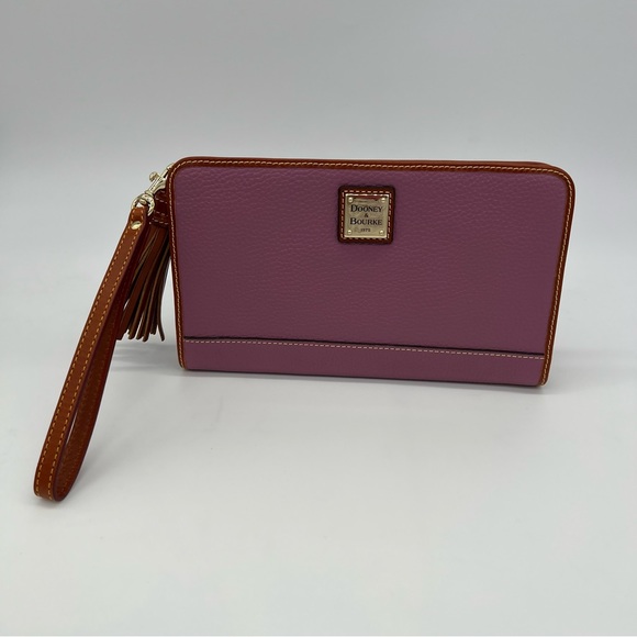 Dooney & Bourke Handbags - DOONEY & BOURKE Zip Around Clutch Bag